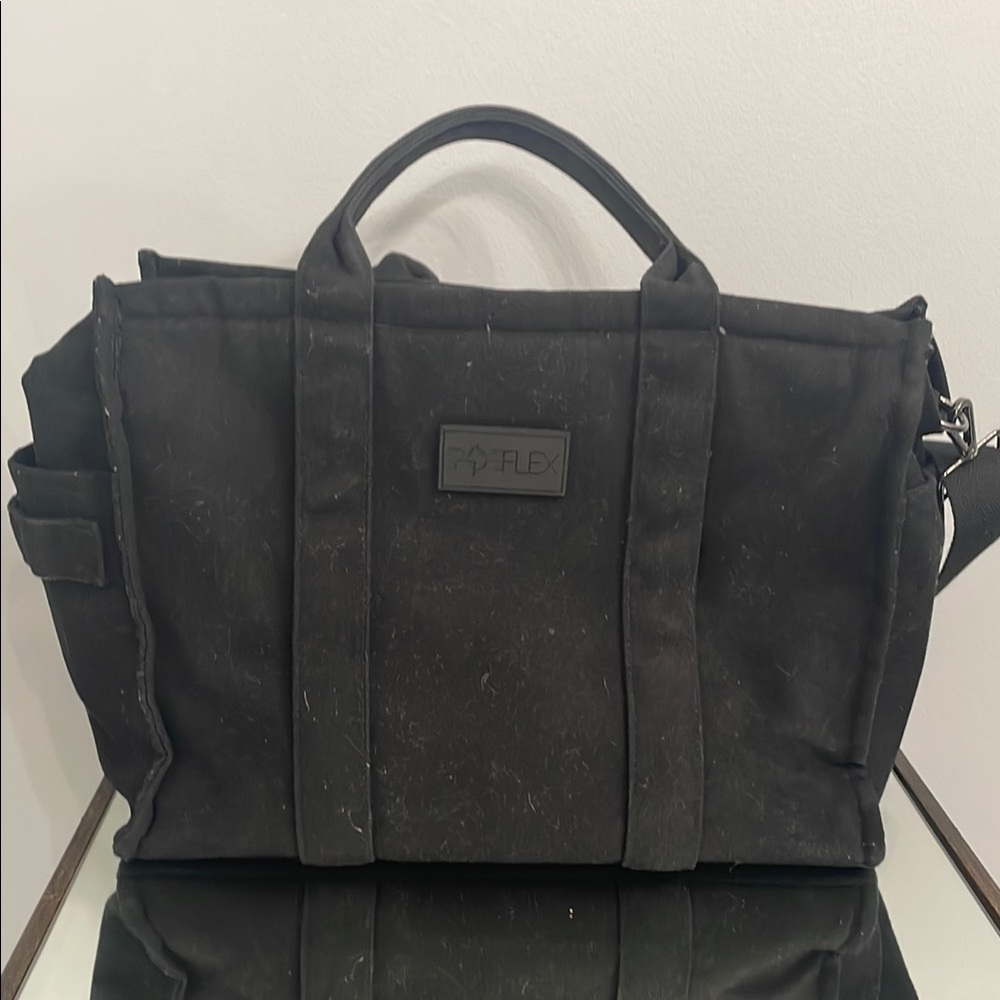 POPFLEX Black Sloane Tote - crossbody strap